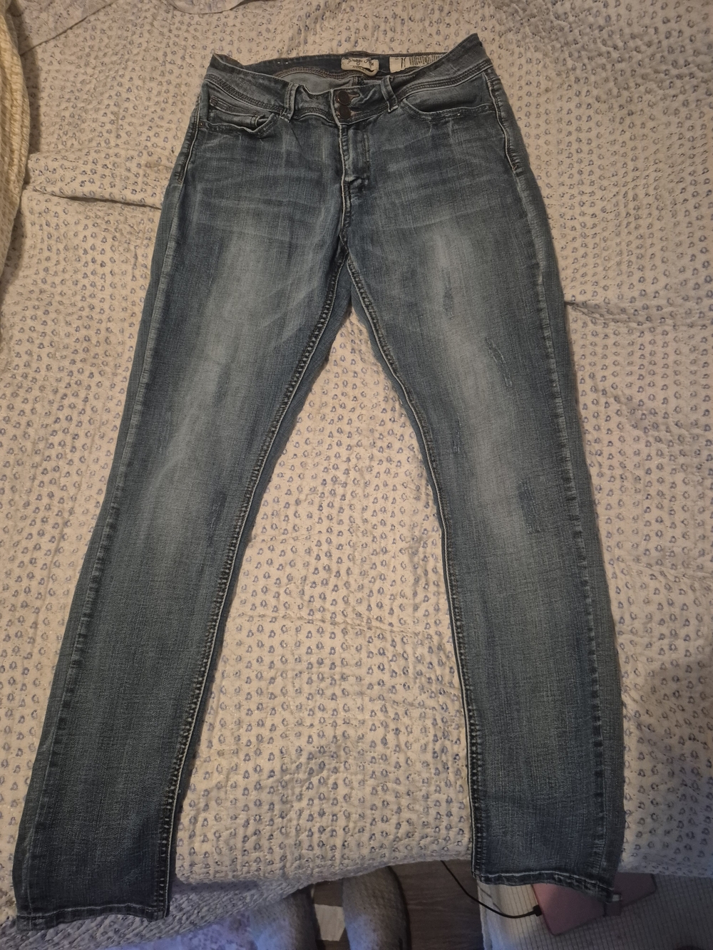 Indigo Rein Women's Cropped Slim Jeans in Faded Blue